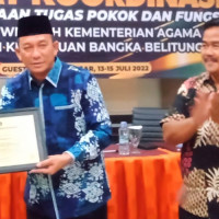 Terima Penghargaan, Bupati Beltim: “Kita Butuh yang Pintar dan Tulus”