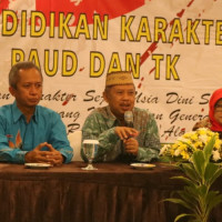 PENDIDIKAN KARAKTER TANAMKAN NILAI ISLAM MENUJU GENERASI BERAKHLAK